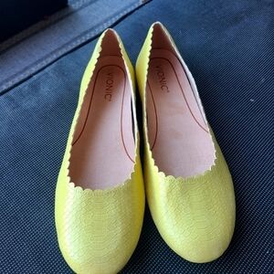 NEW Vionic Julieta ballet flats in yellow